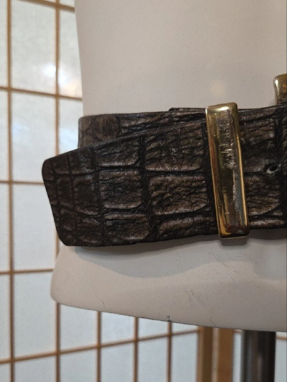 Women's Textured Brown Croc-Embossed Leather Belt with Gold Buckle